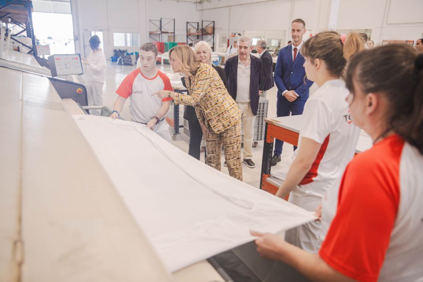 Alegría reclama a las instituciones gobernadas por el PP implicarse en apoyar a las empresas