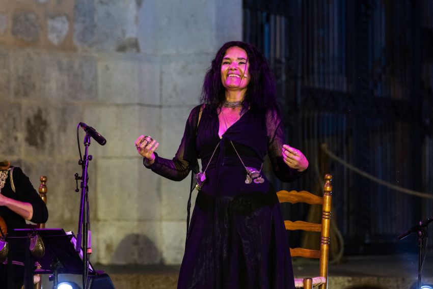 Mara Aranda, cantante y directora del Centro Internacional de la Música Medieval de Valencia: “Hubo mujeres trobadoras pero no nos engañemos, si sabían leer era porque pertenecían a la nobleza”