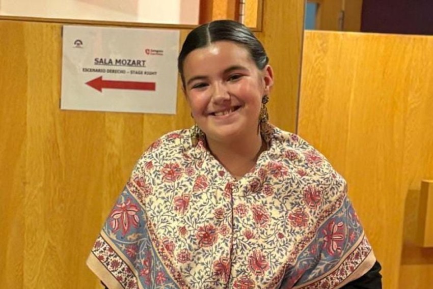 La jotera morana Úrsula Tomás, en la final de canto infantil de Zaragoza