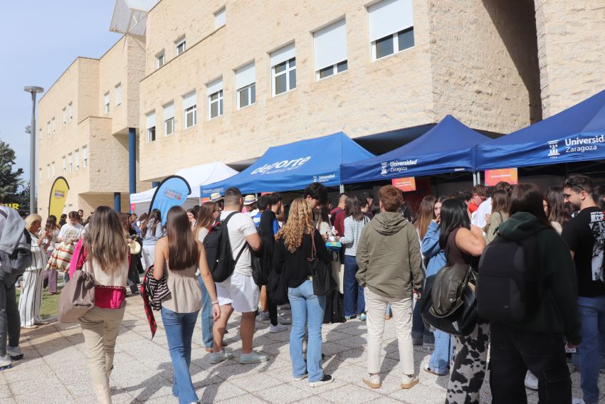 Fiestón de Bienvenida en el Campus con más de 1.200 universitarios en acción