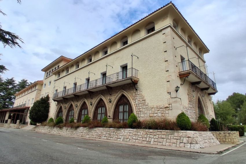 Azcón pide que dimita Alegría al confirmarse los encuentros de Ábalos en el Parador