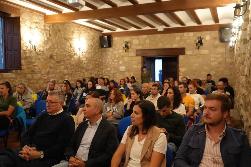 Más de 150 ciclistas revitalizan de nuevo las carreteras de la Sierra de Albarracín en la Women Cycling