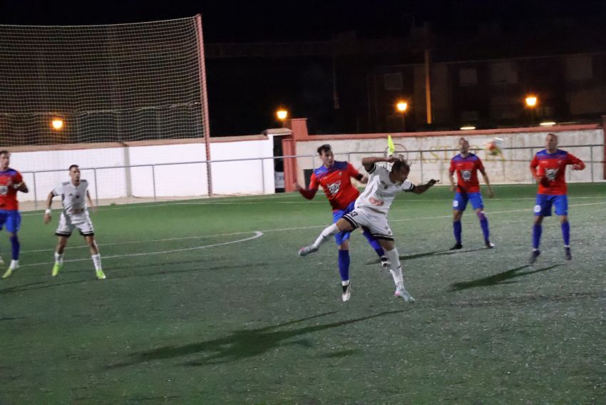 El comienzo de liga en Tercera dibuja escalones que segmentan ya a los tres turolenses