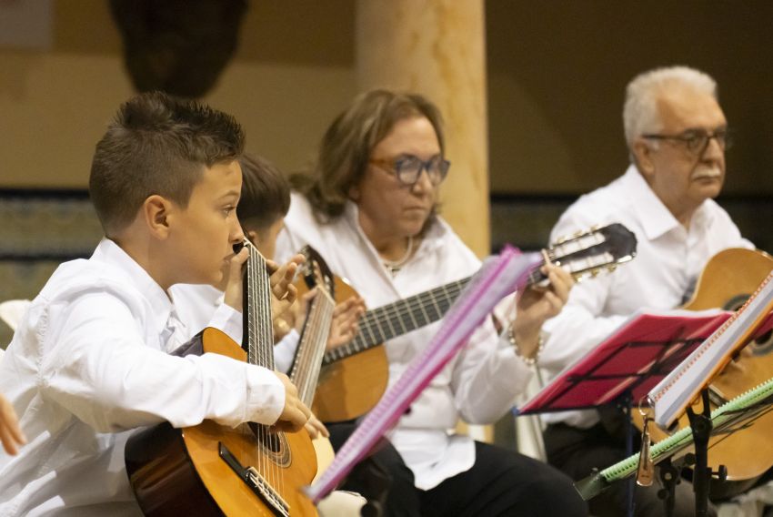 El Claustro del Obispado acoge el concierto del Día Mundial de la Guitarra