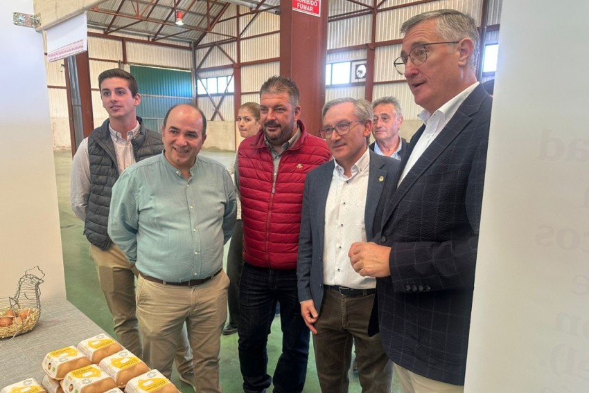 Blasco abre la segunda edición de la Feria de Medio Ambiente y Productos de Proximidad en Villel