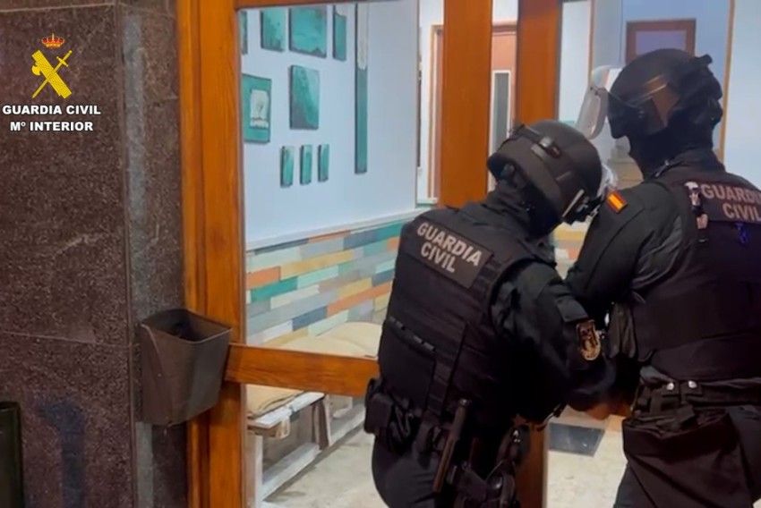 La Guardia Civil detiene a cuatro personas por más de 120 delitos de sextorsión
