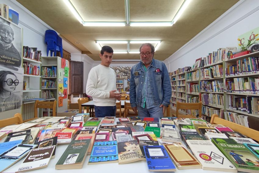 La biblioteca de Monreal recibe parte de la colección de teatro de Carmen García