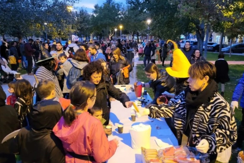 Halloween en la Fuenfresca se vive con colaboración vecinal y comercio de proximidad