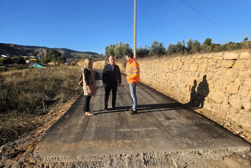 Alcorisa asfalta 5.000 metros cuadrados del camino de la Huerta