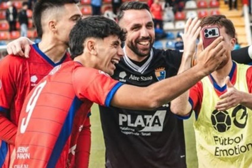 El CD Teruel suma y sigue, vence al Marbella (1-0), recupera el pulso de la liga y acecha el liderato