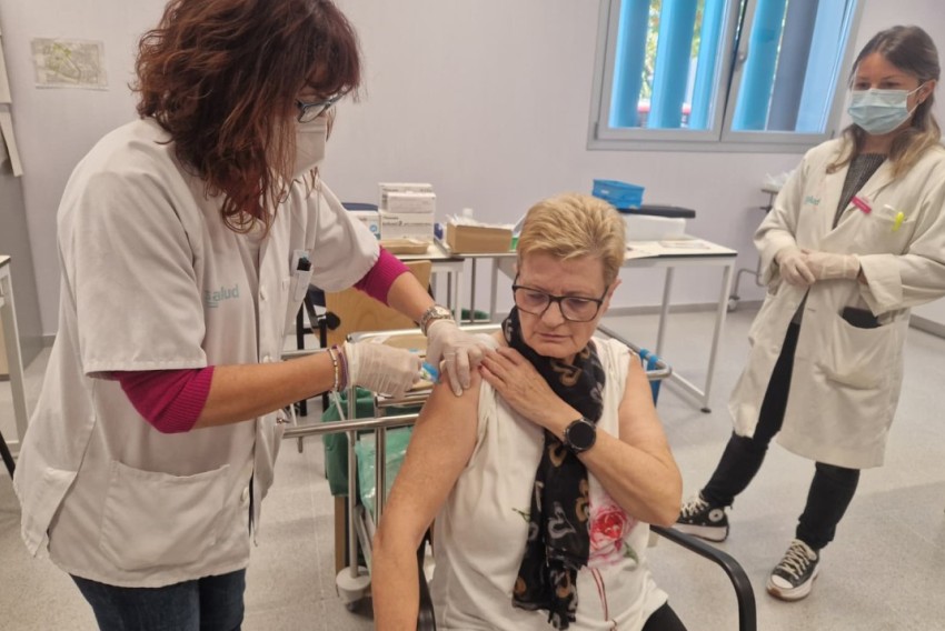 Comienza la vacunación de la gripe para los mayores de 60 años y frente a la covid-19 para mayores de 70 años