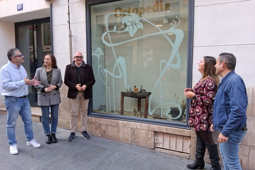 El comercio local se suma a  la Semana Modernista con  la decoración de escaparates