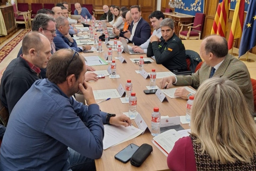 El Gobierno de España despliega 39 quitanieves y más de 344.000 litros de salmuera para garantizar la seguridad en las carreteras del Estado en la provincia de Teruel ante la nieve y el hielo