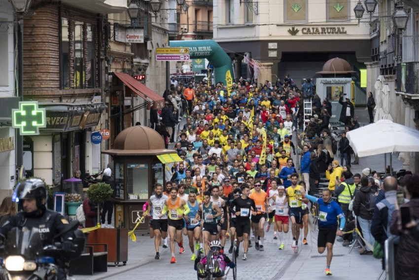 Josep Gómez y Elena Silvestre reinan en una Media Maratón de récord