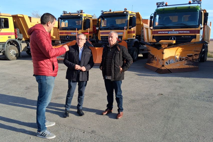 Nuevo camión en El Vallecillo y un salero en Valdecuenca para la vialidad invernal de DPT