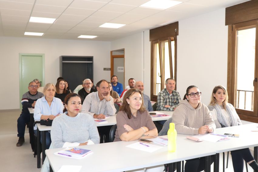Delegadas y delegados de UGT reciben formación sobre planes en Igualdad