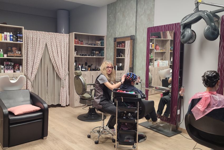 Urrea de Gaén gana un servicio esencial con la peluquería y barbería Weiss Studio