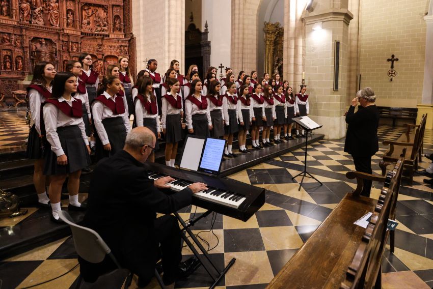 Una única voz llenó la Catedral de música coral con los Pequeños Cantores de Valencia