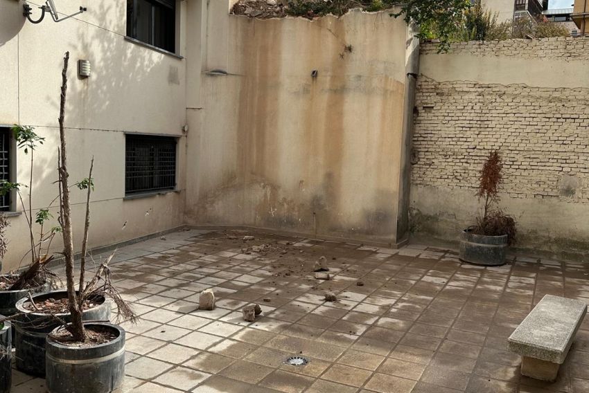 La situación del patio interior del Residencial Valparaíso sigue sin solucionarse