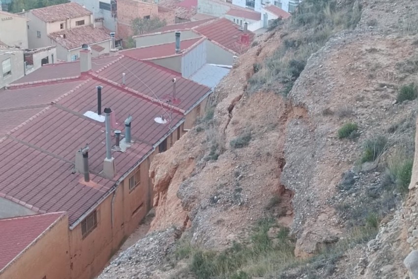 Alcorisa cierra la calle Cueva Oscura a las peñas por riesgo de desprendimientos