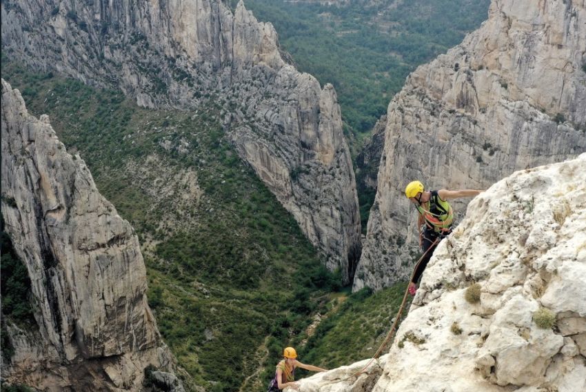 Javier Magallón y Prames amplian a un centenar las ‘Aristas y Crestas de Teruel’