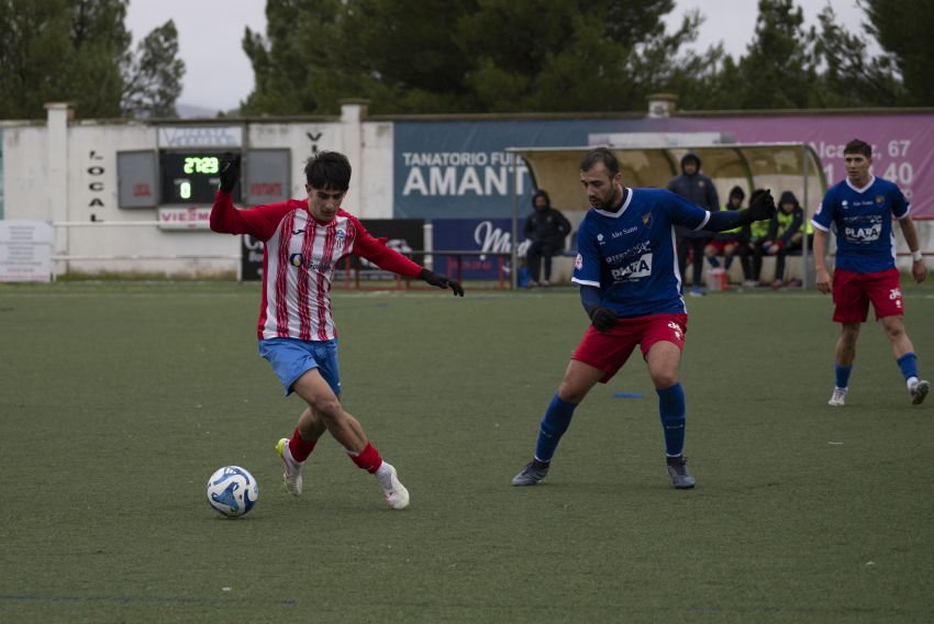 El Atlético Teruel remonta al filial del Teruel y roza el podio otra vez (2-1)