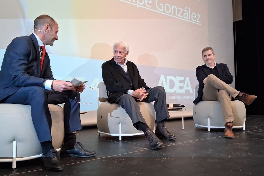 Felipe González sugiere hacer de Teruel un centro de análisis geopolítico y ADEA toma el testigo