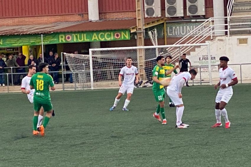 El Utrillas cae víctima de sus errores atrás (3-2) en un partido que pudo vencer