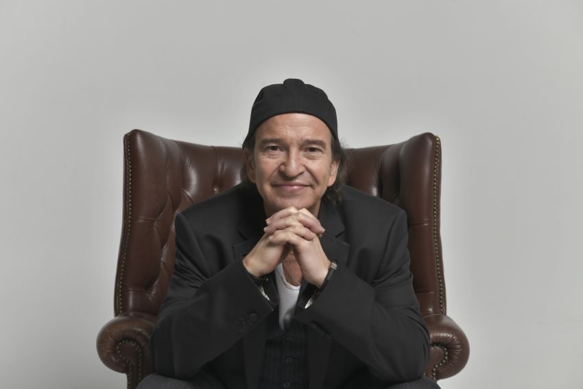 Álvaro Urquijo, líder de Los Secretos: “Hoy se escucha más música que nunca, pero a los artistas no se nos retribuye con justicia”