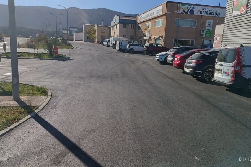 El polígono industrial de Valderrobres ya luce desde este mes nueva pavimentación