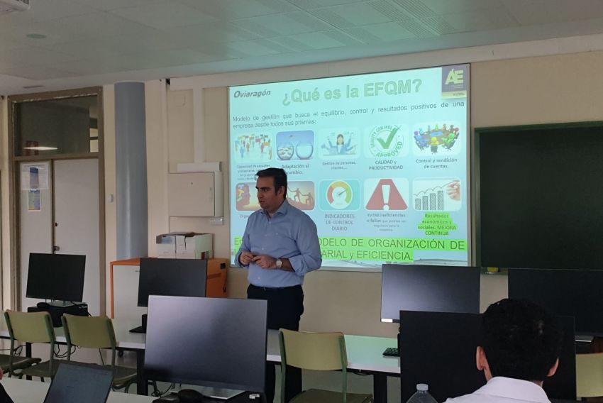 Los alumnos de ADE ven cómo se gestiona una cooperativa: Oviaragón