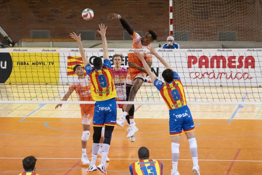 Pamesa Teruel pone la directa hacia la Copa del Rey tras vencer a Valencia en Los Planos (3-1)