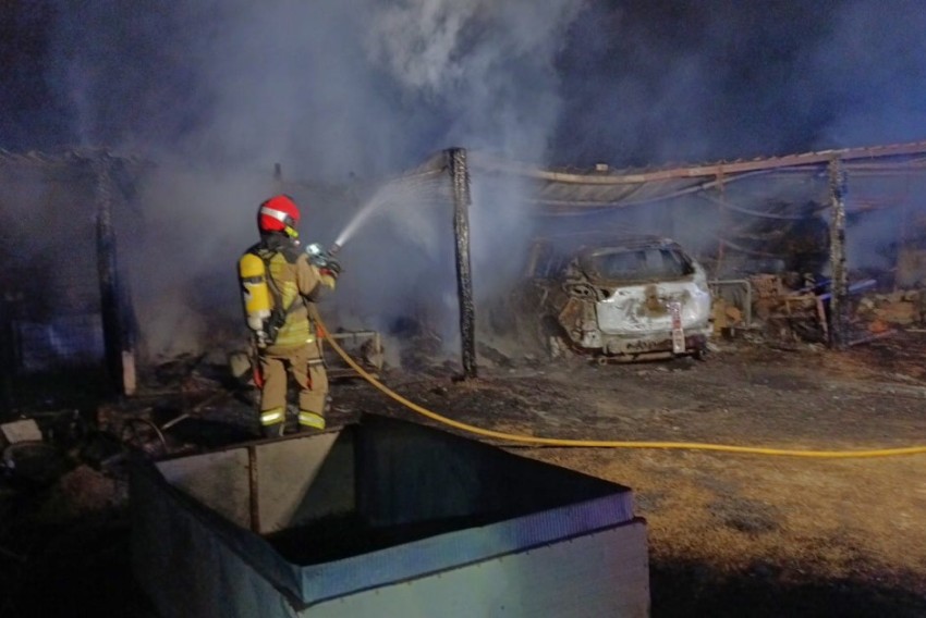 Se quema un masico en el polígono Los Pañizales de Alcañiz, sin daños personales