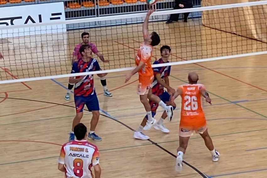 El Pamesa de Primera Nacional planta cara al CV Elche, que se llevó el partido al final por 1-3