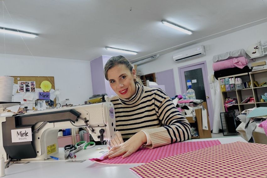 Cintia Lliso instala su taller de textil Mink Artesanía en La Codoñera