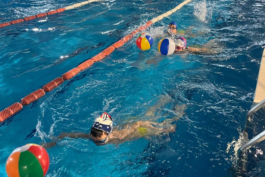 El internacional del Triatlón La Val, Izan Edo, imparte un clinic en Utrillas