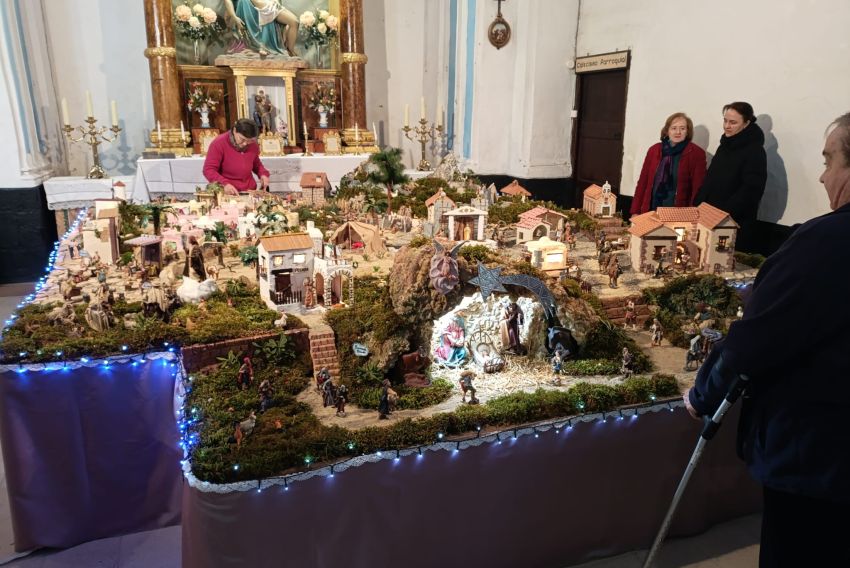Las ermitas del Loreto y Santa Ana se suman al belén de Linares para darle personalidad