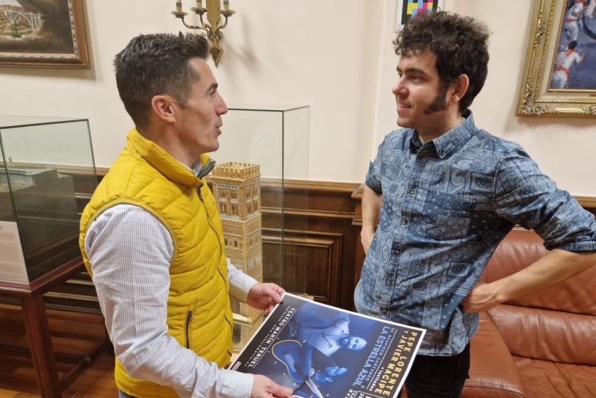 Javier Macipe y Pepe Lorente se despiden cantando a 'La estrella azul' en Teruel