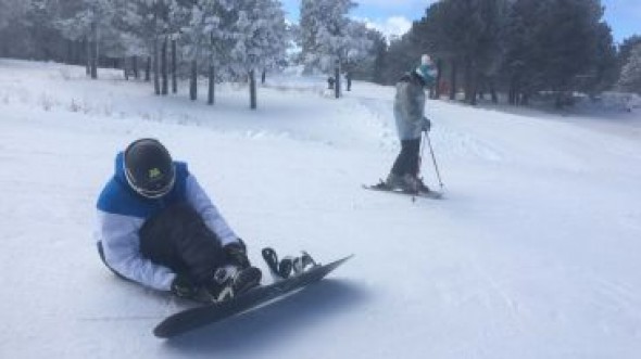 Los aficionados ya disfrutan de la nieve en Valdelinares y Javalambre