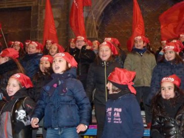 El encendido de luces y un belén instalan la Navidad en Alcañiz