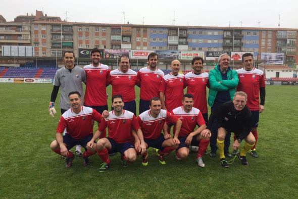 Los veteranos del CD Teruel sucumben ante el Levante en Pinilla