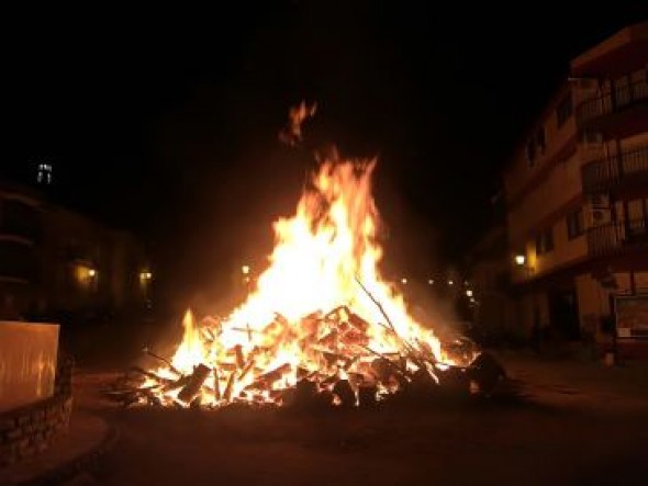 En Castellote la leña arde en honor a San Macario
