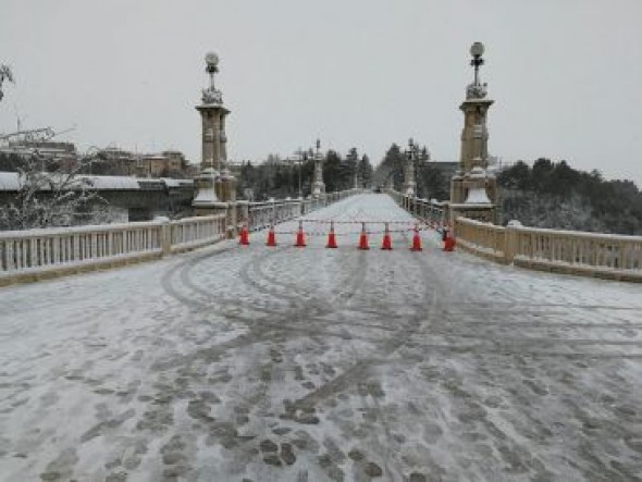 Actualización: La Cuesta de los Gitanos, única calle cortada al tráfico rodado en Teruel capital, ya se puede transitar por el viaducto viejo y ya circula el autobús urbano