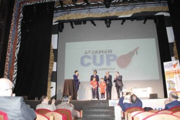 La IV Jamón Cup se presenta en el Teatro Philips Gran Vía apadrinada por Vicente Del Bosque