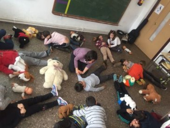 Los más pequeños de la Sierra de Albarracín reciben formación en primeros auxilios