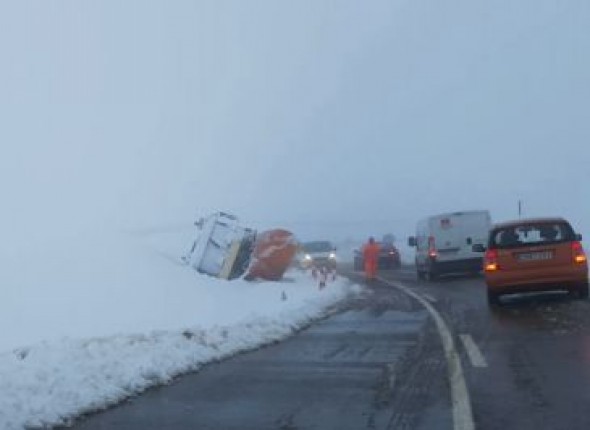 Seis carreteras cerradas y ocho con cadenas en la provincia de Teruel por el temporal