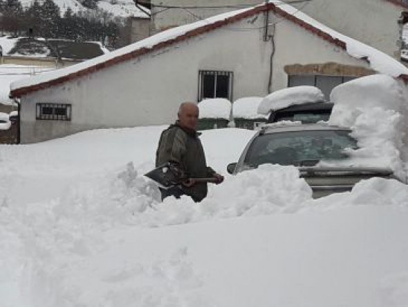 Actualización: Siete carreteras cortadas y seis con cadenas en la provincia de Teruel por el temporal