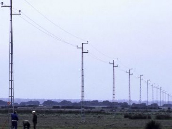 Endesa destina 90.000 euros a actuaciones de mejora de la red en Aliaga, Villarluengo y Odón