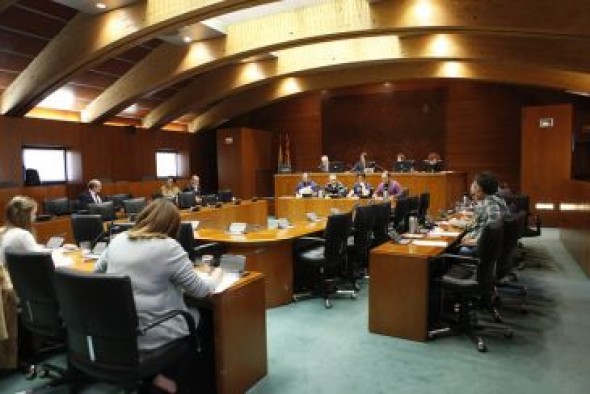 Representantes de los bomberos reclaman en las Cortes de Aragón medios decentes para dar una respuesta correcta