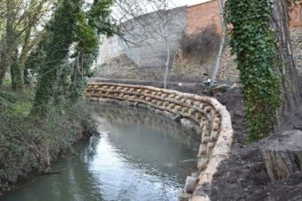 El Ayuntamiento de Calamocha recupera la ribera del río con una moderna técnica de bioingeniería